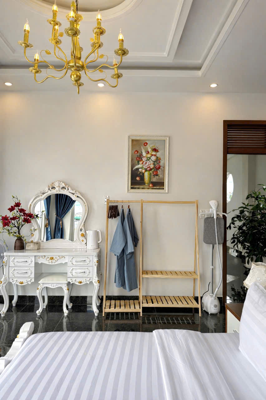 Cho thuê villa 7 phòng ngủ full nội thất cao cấp sân đậu ô tô giá 60 triệu đường Kim Đồng Đà Lạt 16019534