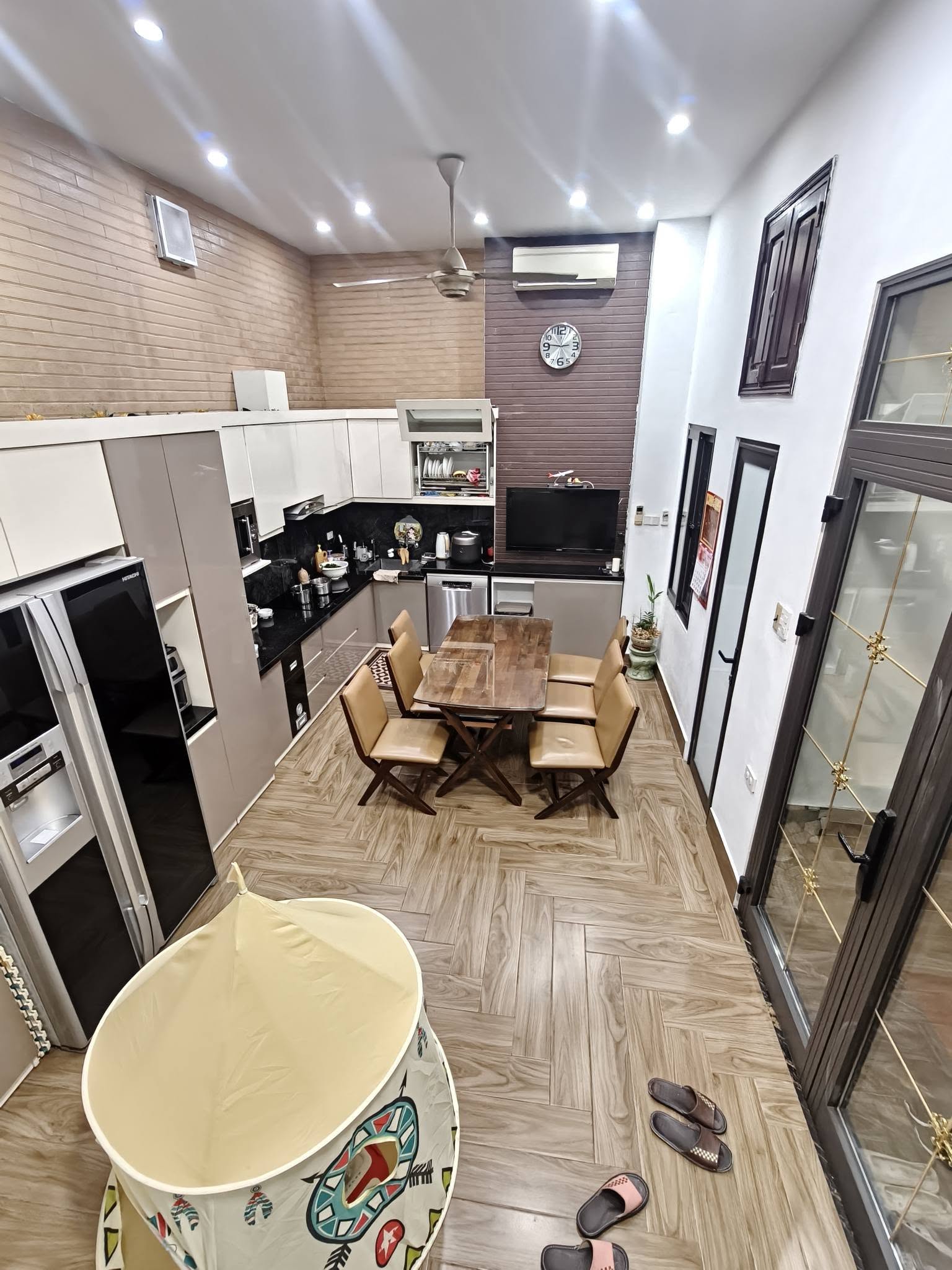 Bán nhà Quán Thánh, 101m2, 4 tầng, mặt tiền 5.5m, 31.5 tỉ, kinh doanh homestay tuyệt đẹp 16019709