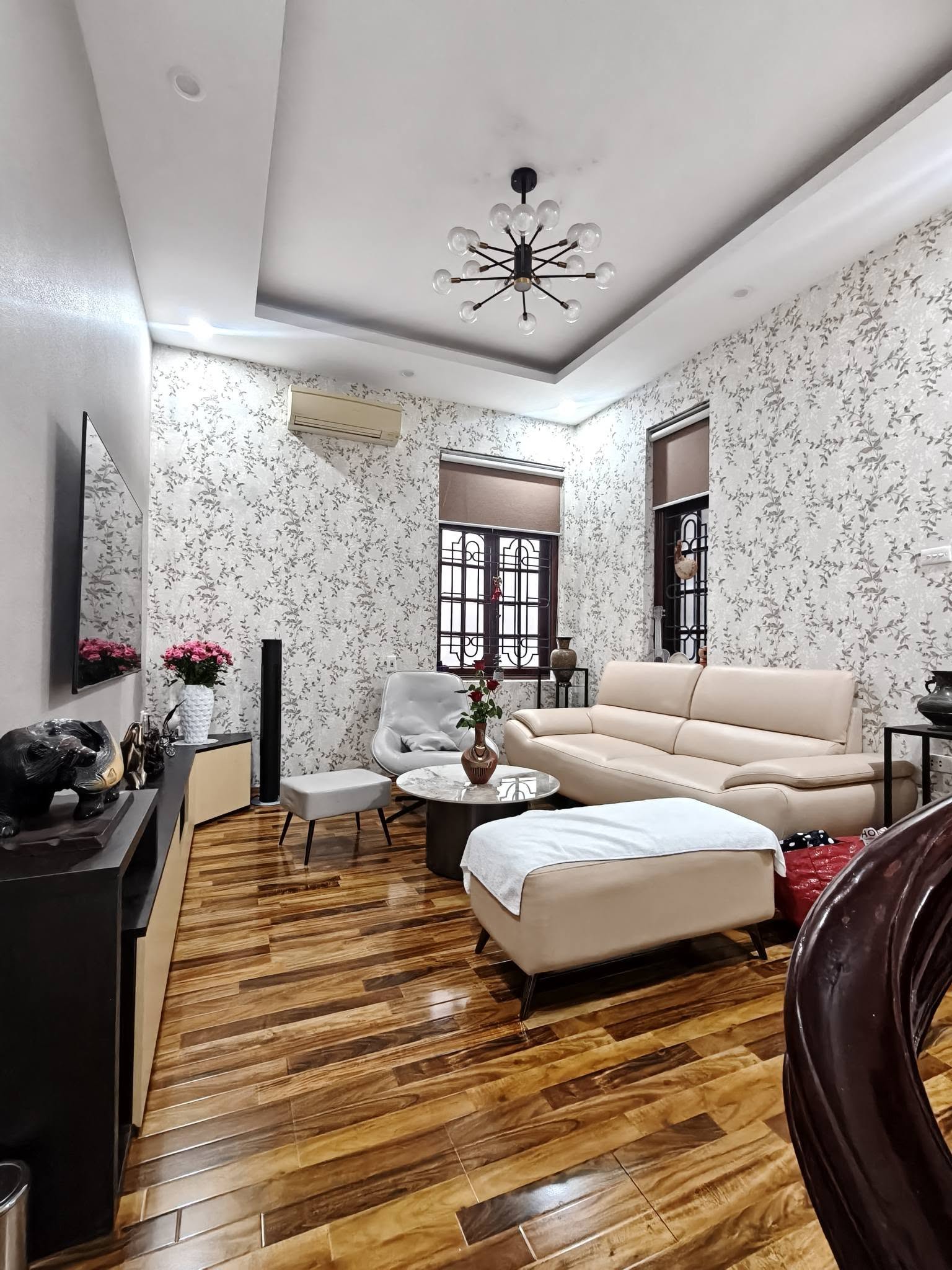 Bán nhà Quán Thánh, 101m2, 4 tầng, mặt tiền 5.5m, 31.5 tỉ, kinh doanh homestay tuyệt đẹp 16019709