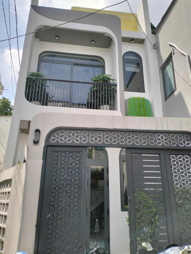 Bán nhà Lô góc - Hẻm 5m Nguyễn Kiệm - đối diện BV 175, 4x16m, 2 Tầng - 3PN, hạ 5,65 Tỷ 16019732
