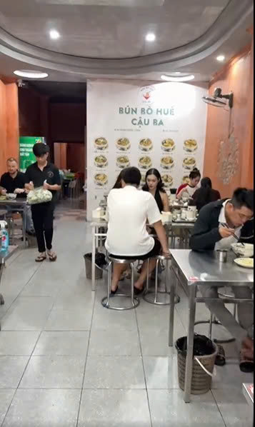 SANG NHƯỢNG QUÁN BÚN BÒ ĐANG HOẠT ĐỘNG – TRUNG TÂM HẢI CHÂU, ĐÀ NẴNG Vị trí: Tọa lạc ngay khu vực 16019841