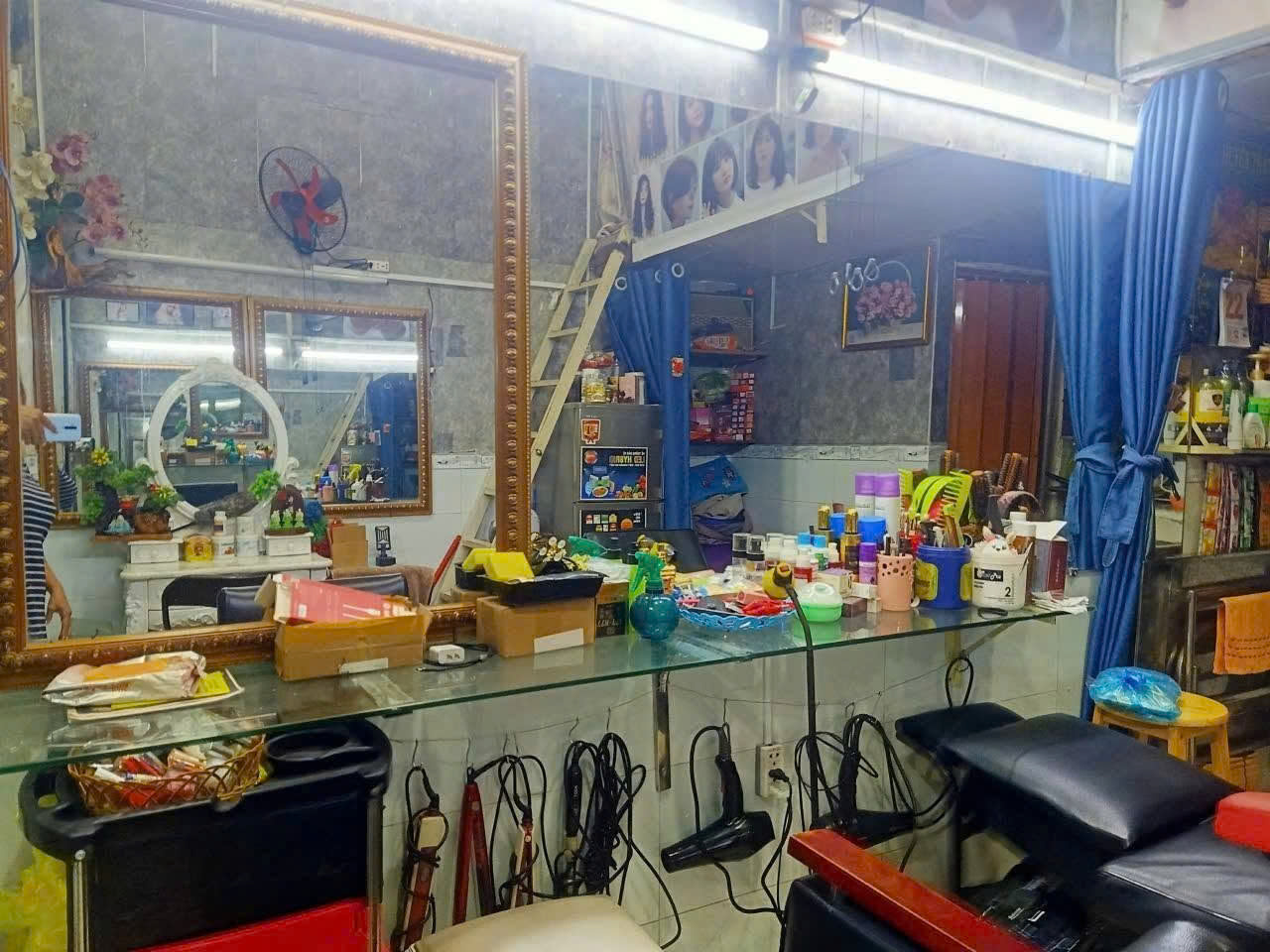 SANG NHƯỢNG GẤP TIỆM TÓC NAM NỮ MÁY LẠNH - NGAY GẦN NGÃ TƯ 550 DĨ AN Bình Dương Khu vực sầm uất, 16019855
