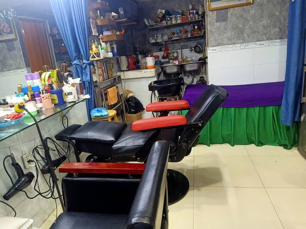 SANG NHƯỢNG GẤP TIỆM TÓC NAM NỮ MÁY LẠNH - NGAY GẦN NGÃ TƯ 550 DĨ AN Bình Dương Khu vực sầm uất, 16019855