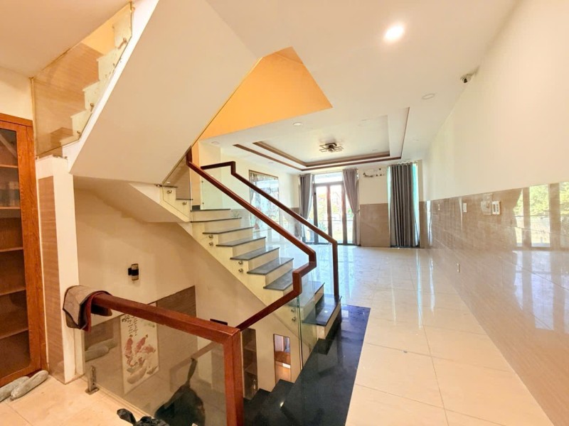 Bán nhà đường 822, Phú Hữu, Q9, Thủ Đức TP HCM. DT 125m2, 5 tầng, SHR. Giá 9,48 tỷ. 16019870