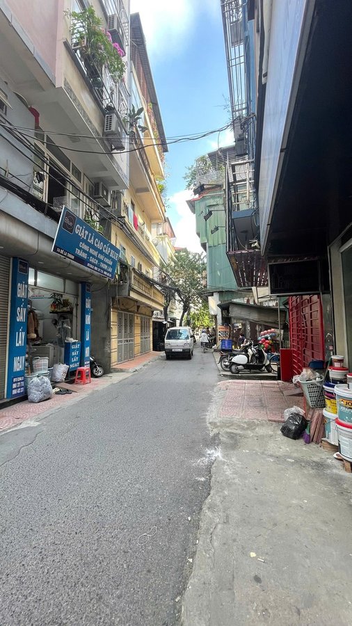 Bán Nhà Mặt Phố Đê La Thành. Đống Đa. Lô Góc. Ô Tô. DT 39m2. MT 3.7m. 5 Tầng. Giá 18.8 Tỷ. 16019880