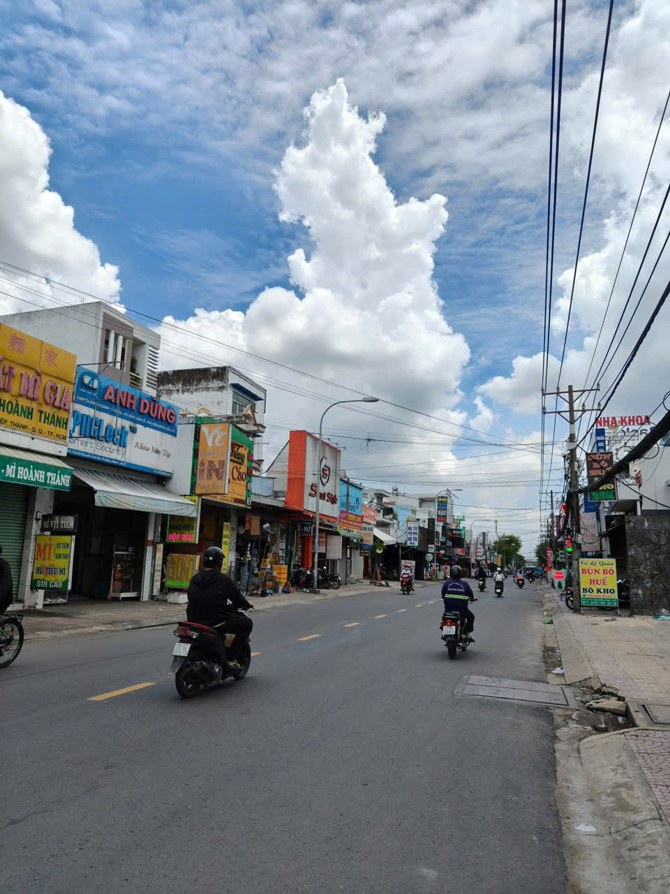 CHO THUÊ NHÀ MẶT TIỀN NGUYỄN ẢNH THỦ, Q12 – 3 TẦNG, CHỈ 18 TRIỆU/THÁNG! 16020044