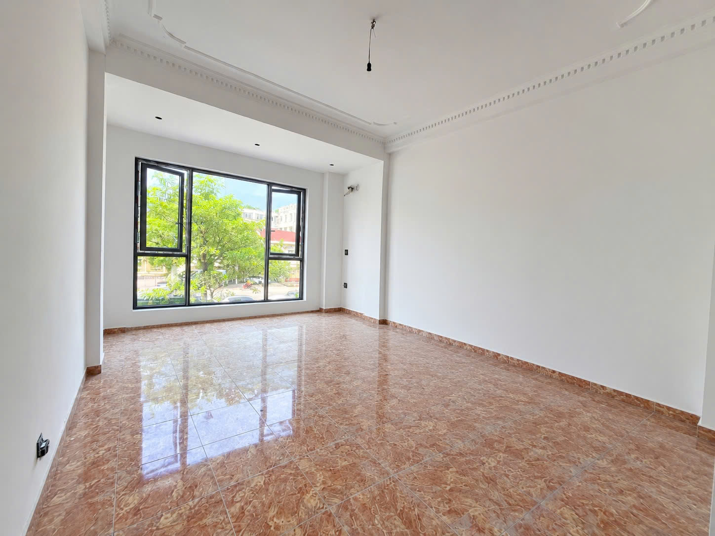 CHO THUÊ NHÀ NGUYÊN CĂN 4 TẦNG + 1 HẦM TẠI  ĐƯỜNG GOM NGHI TÀM, TÂY HỒ, HÀ NỘI 16020172