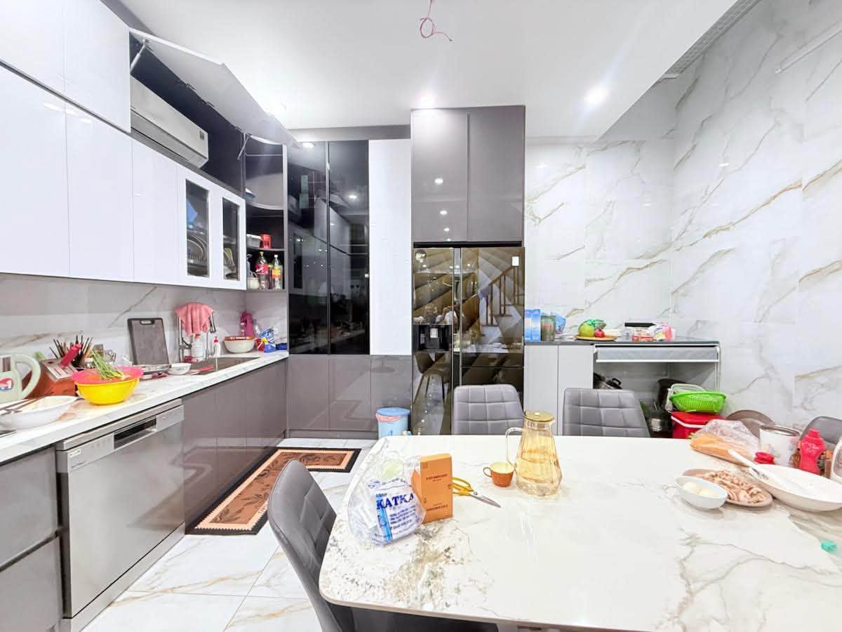 Bán nhà mặt phố Dương Văn Bé, 70m2, 8 tầng thang máy, mặt tiền 6m, 46 tỉ, kinh doanh đỉnh 16020399