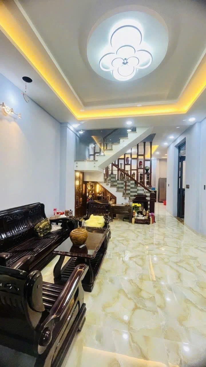 Bán nhà 3 lầu HXH Nguyễn Văn Khối ngang 8m 120m2 gần CV Làng Hoa vài căn ra MT chỉ 15 tỷ 16020412
