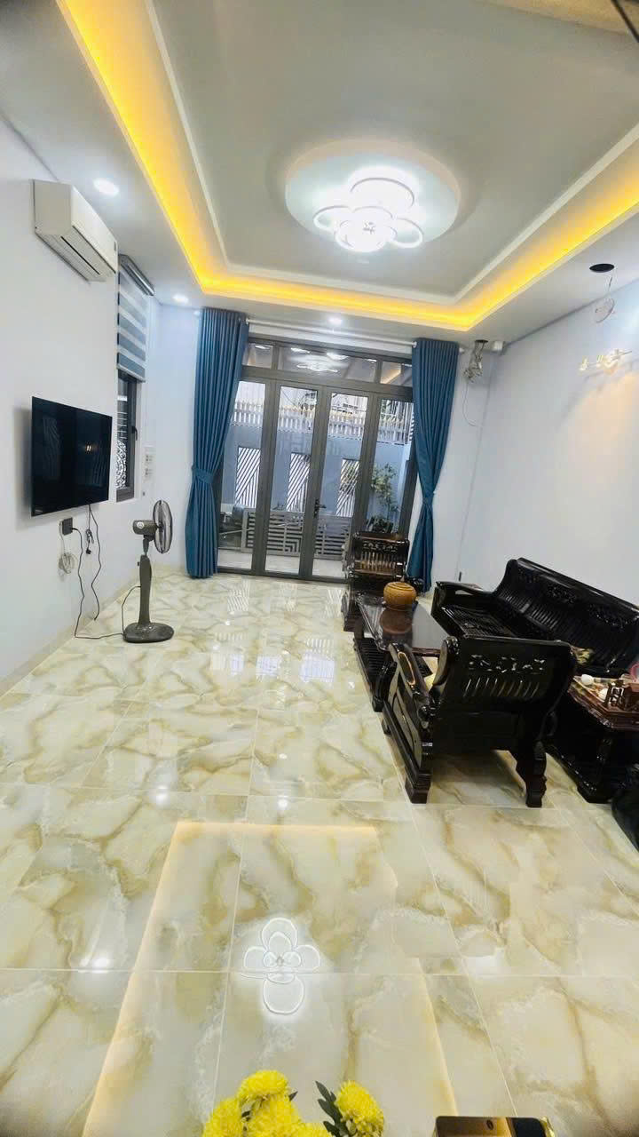 Bán nhà 3 lầu HXH Nguyễn Văn Khối ngang 8m 120m2 gần CV Làng Hoa vài căn ra MT chỉ 15 tỷ 16020412