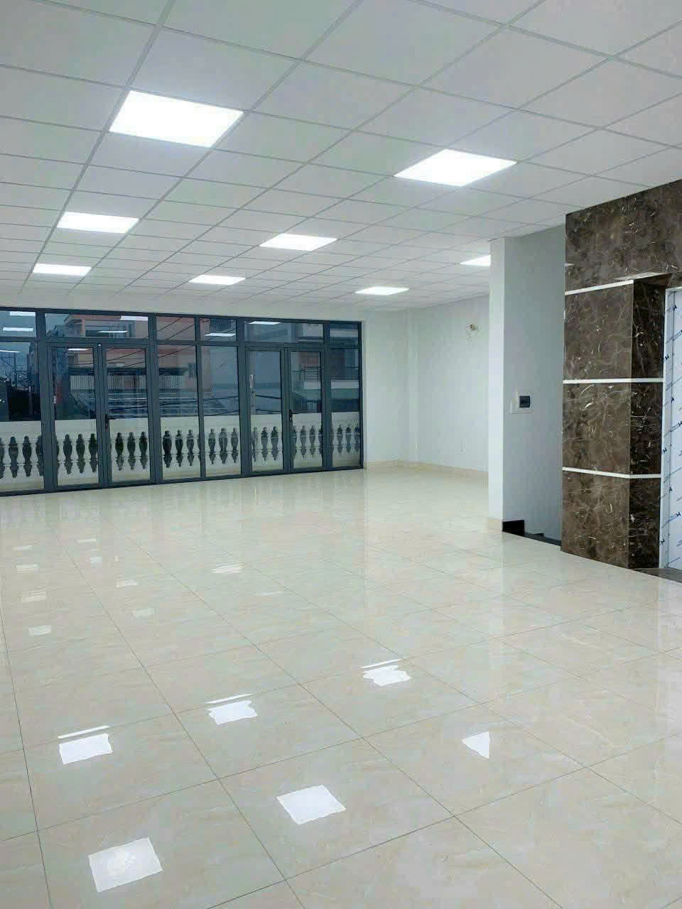 CHO THUÊ TÒA NHÀ 6 TẦNG (8X30) MẶT TIỀN NGUYỄN THỊ BÚP – Q12 16020433