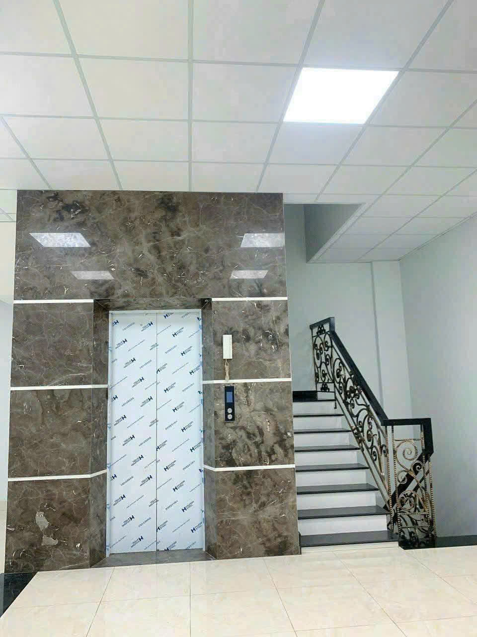 CHO THUÊ TÒA NHÀ 6 TẦNG (8X30) MẶT TIỀN NGUYỄN THỊ BÚP – Q12 16020436