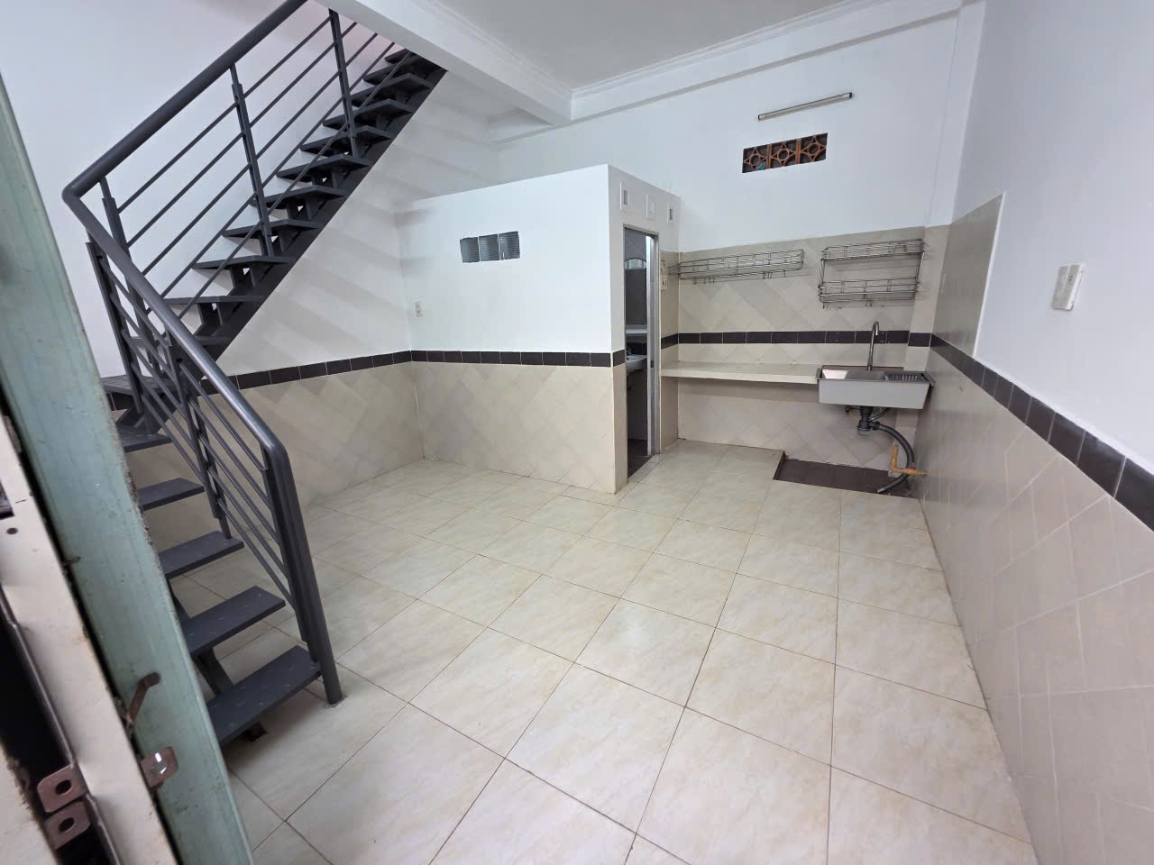 CHO THUÊ NHÀ 1 TRỆT 1 LẦU 40M2 + NỘI THẤT TẠI A3 -50/66C TRẦN HOÀNG NA, P.HƯNG LỢI, Q.NINH KIỀU, 16020493
