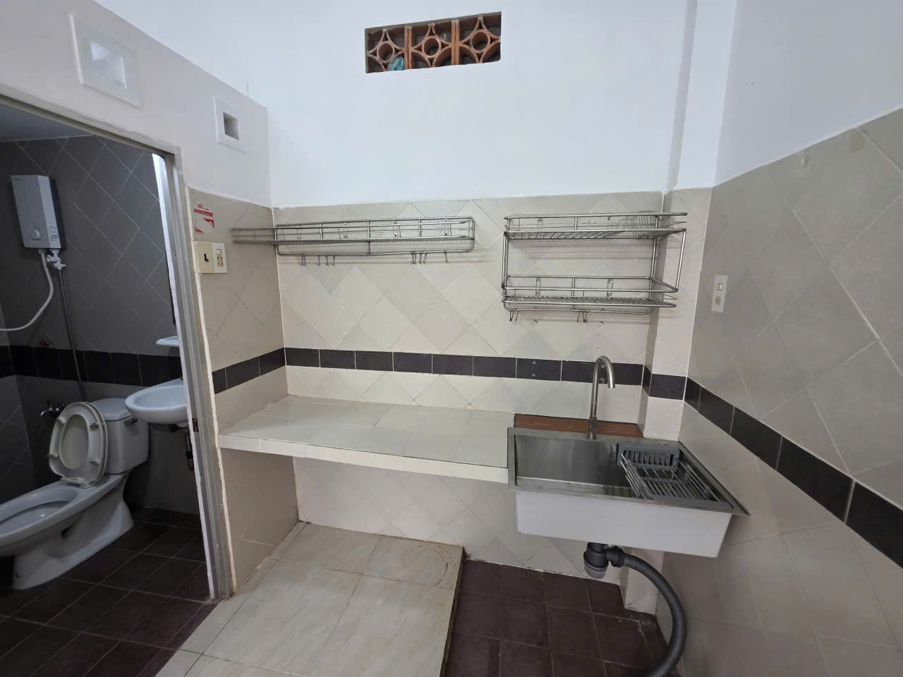 CHO THUÊ NHÀ 1 TRỆT 1 LẦU 40M2 + NỘI THẤT TẠI A3 -50/66C TRẦN HOÀNG NA, P.HƯNG LỢI, Q.NINH KIỀU, 16020493