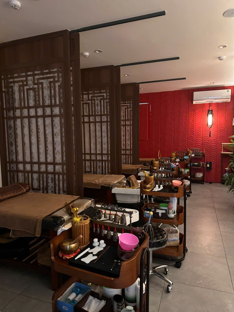 SANG NHƯỢNG CƠ SỞ SPA DƯỠNG SINH Địa chỉ: 198 Nguyễn Tri Phương, P. Vườn Lài, Q.10, TP.HCM Không 16020495