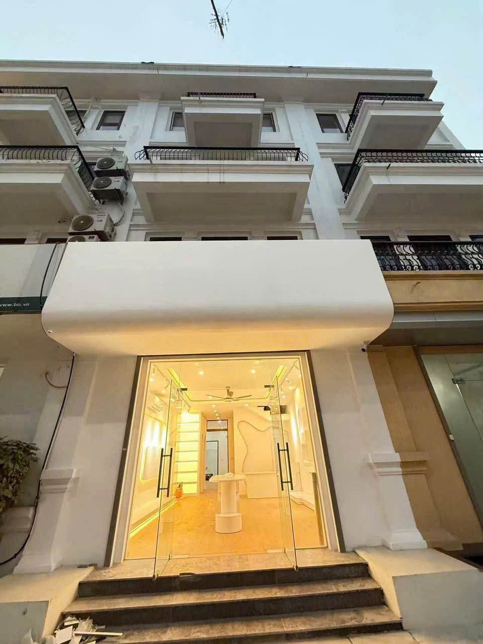 CHO THUÊ NHÀ 5 TẦNG MẶT ĐƯỜNG KĐT CHÙA HÀ - ĐỐI DIỆN CÔNG VIÊN VĂN MIẾU- VĨNH PHÚC 16020533