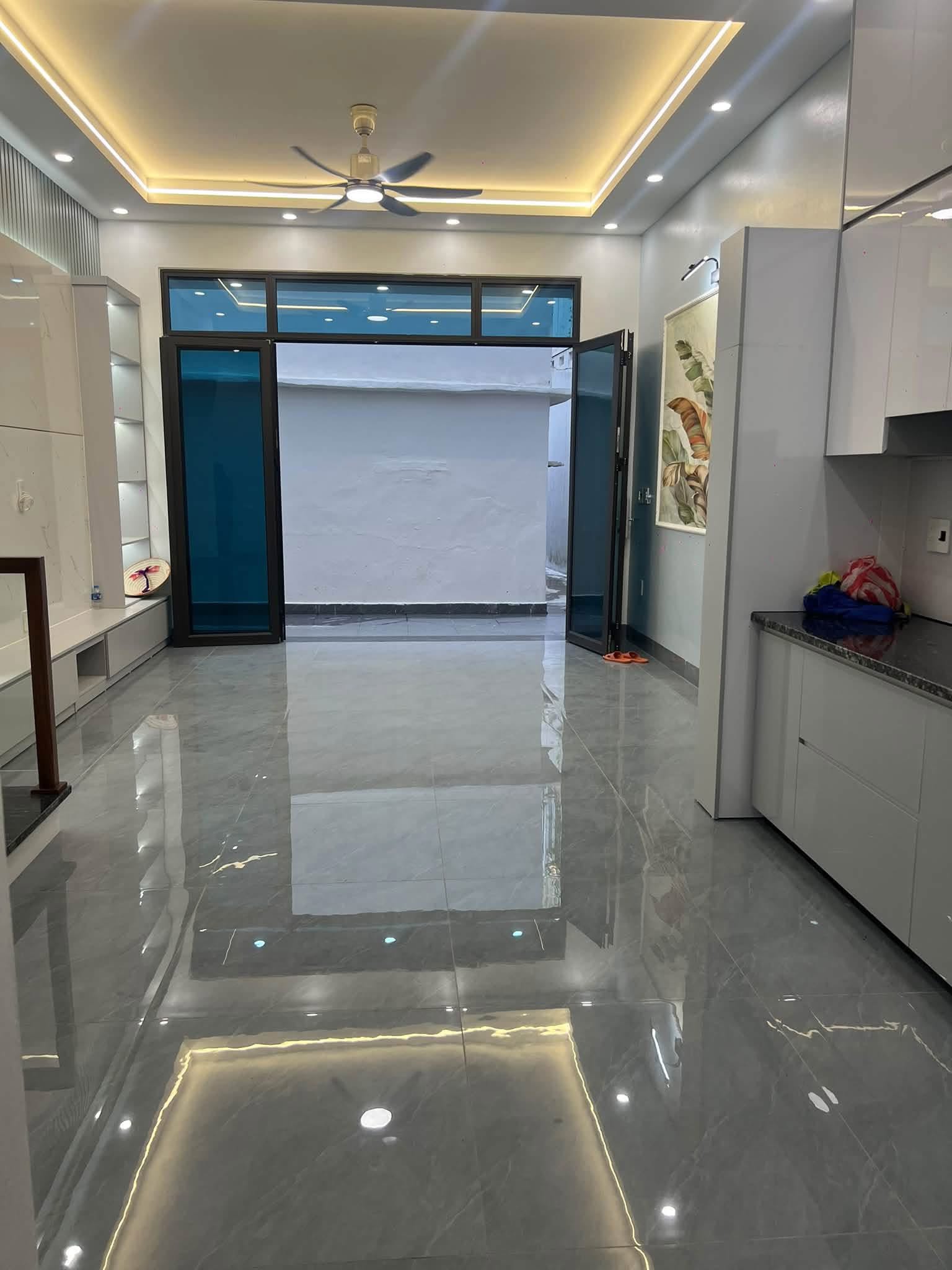 Bán nhà 3 tầng ngõ đường Lê Thanh Nghị, gần lẩu dê Nhất Ly, TP HD, 45m2, 3 ngủ, 2.x tỷ 16020559