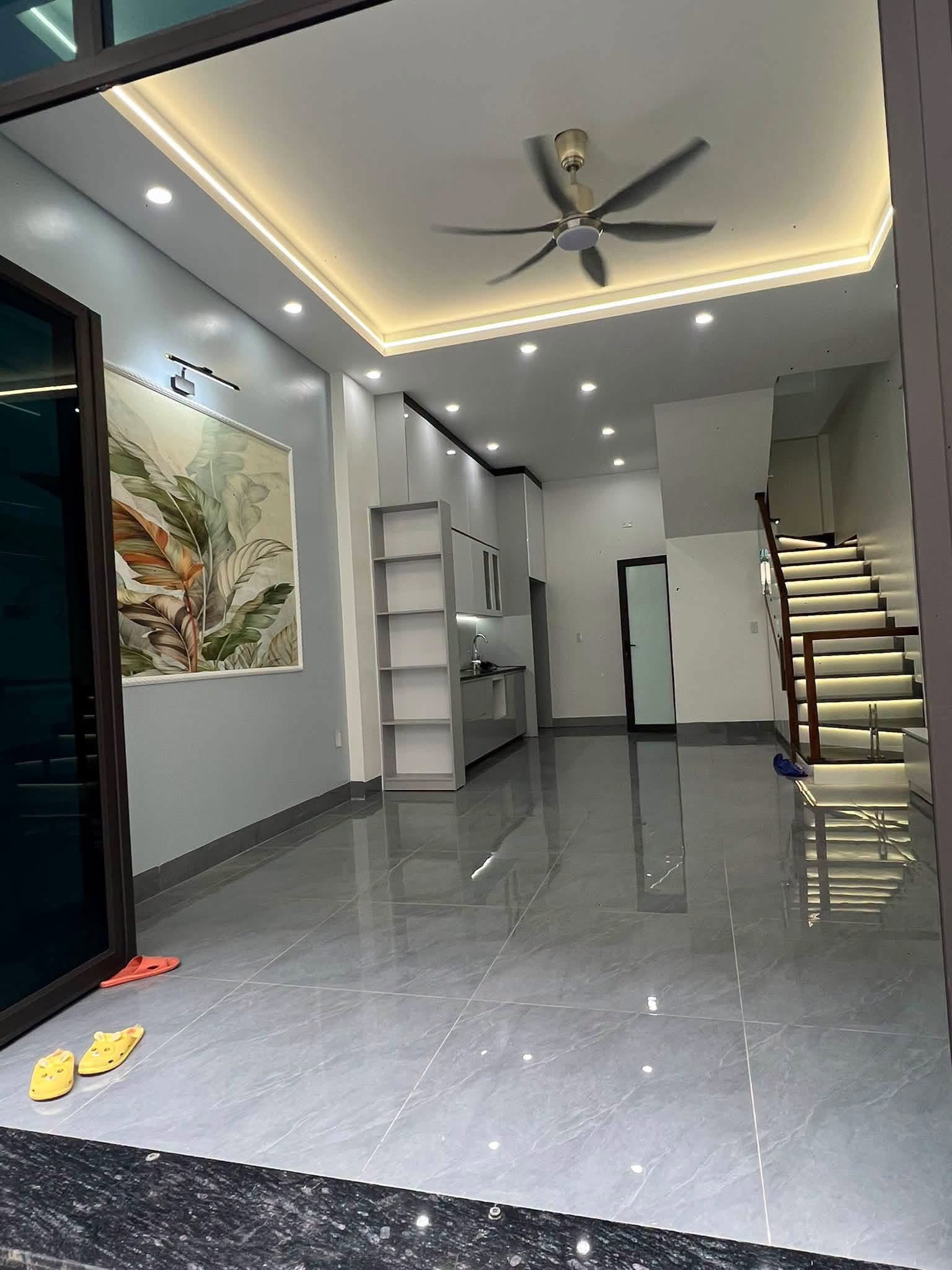 Bán nhà 3 tầng ngõ đường Lê Thanh Nghị, gần lẩu dê Nhất Ly, TP HD, 45m2, 3 ngủ, 2.x tỷ 16020559