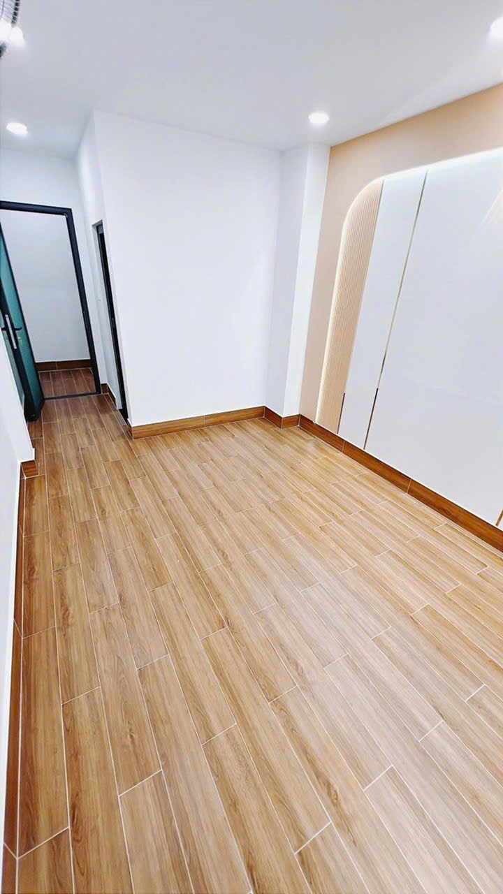 Bán nhà 4 tầng,diện tích sử dụng 80m2, 3PN, P3, Q.4, giá 6.7 tỷ, sổ đỏ chính chủ, LH 0793888191 16020561