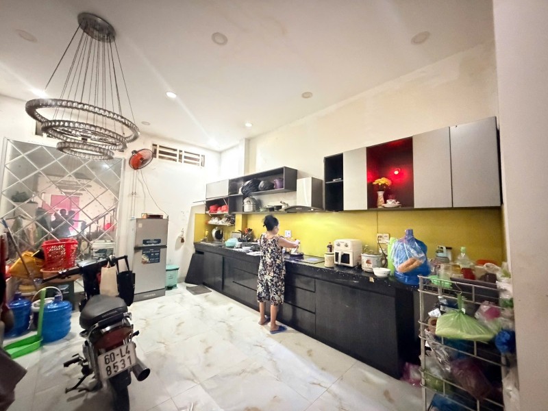 Bán nhà 3 tầng, 64m2,  đường 882, Phú Hữu, Q9, Thủ Đức, TP HCM, sổ hồng riêng. Giá 6,98 tỷ. 16020562