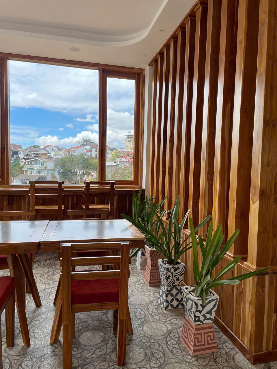 Cho thuê sảnh cà phê view đẹp gần nhiều điểm du lịch giá 15 triệu đường Hoàng Hoa Thám Đà Lạt Lâm 16020575