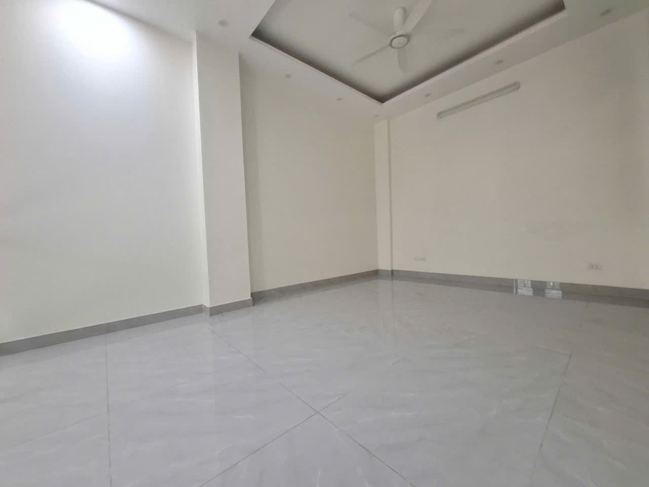 Cho thuê mặt bằng kinh doanh tầng 1 + lửng Nguyễn Sơn 14tr/ tháng 16020613