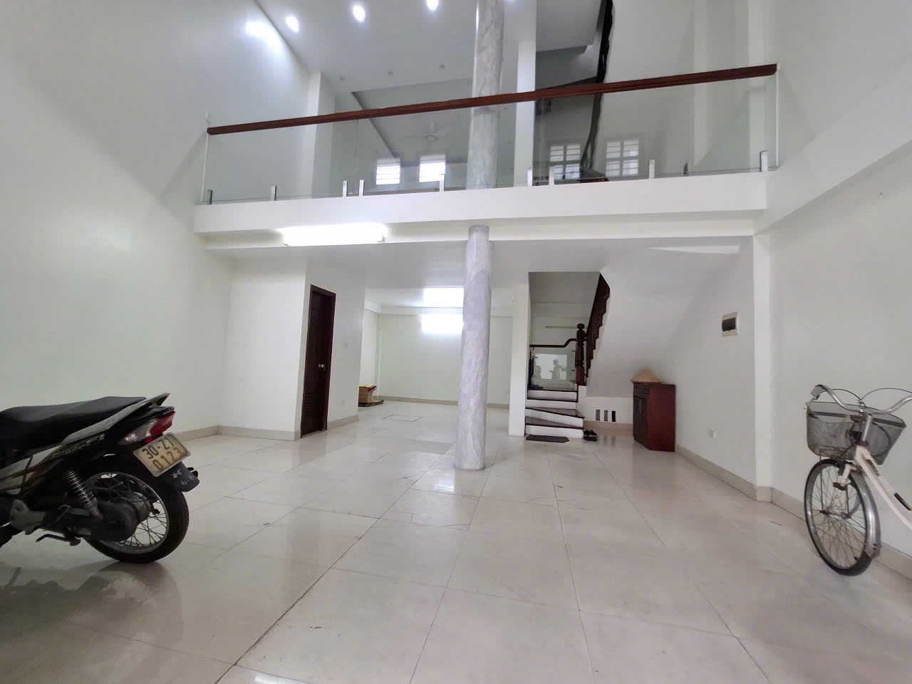 Cho thuê mặt bằng kinh doanh tầng 1 + lửng Nguyễn Sơn 14tr/ tháng 16020613