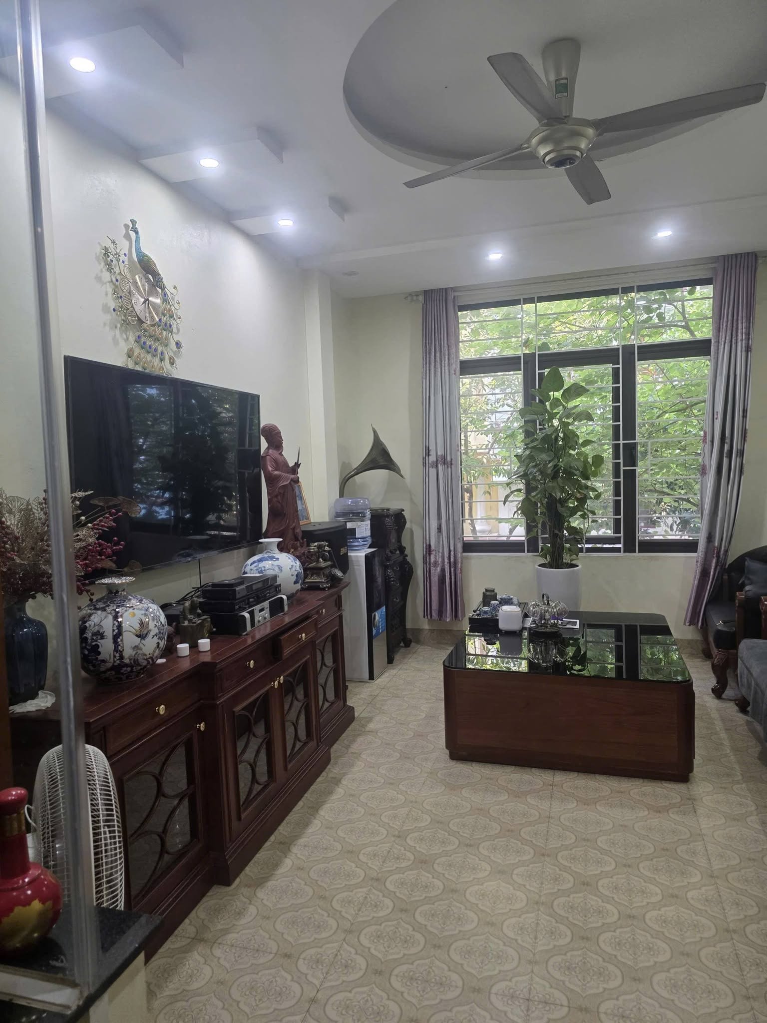 Bán nhà mặt phố Nguyễn Công Trứ, 45m2, 3 tầng, mặt tiền 4.2m, 31 tỉ, kinh doanh 16020636