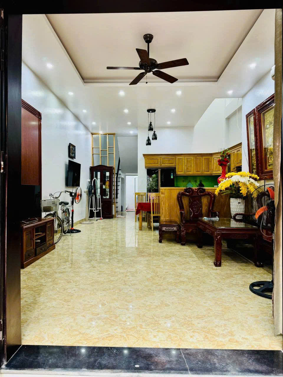 Cho thuê nhà Nguyên Căn Nguyễn Văn Cừ-100m 4 tầng 4 ngủ full Nội thất 13,5tr/ tháng 16020729