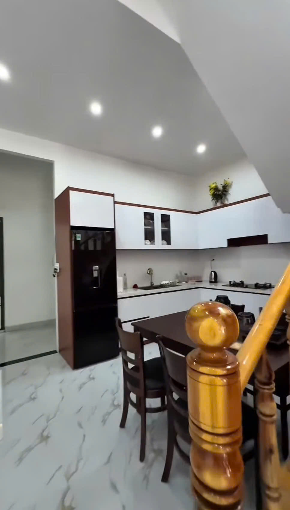 Cho thuê nhà nguyên căn 4 phòng ngủ full nội thất có sân đậu ô tô giá 8 triệu đường Đăng Gia Lạc 16020794