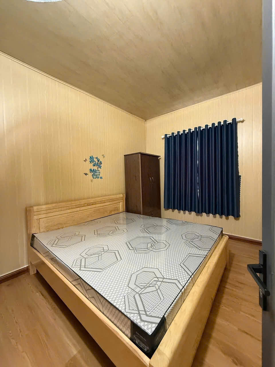 Cho thuê nhà nguyên căn 4 phòng ngủ full nội thất có sân đậu ô tô giá 8 triệu đường Đăng Gia Lạc 16020794