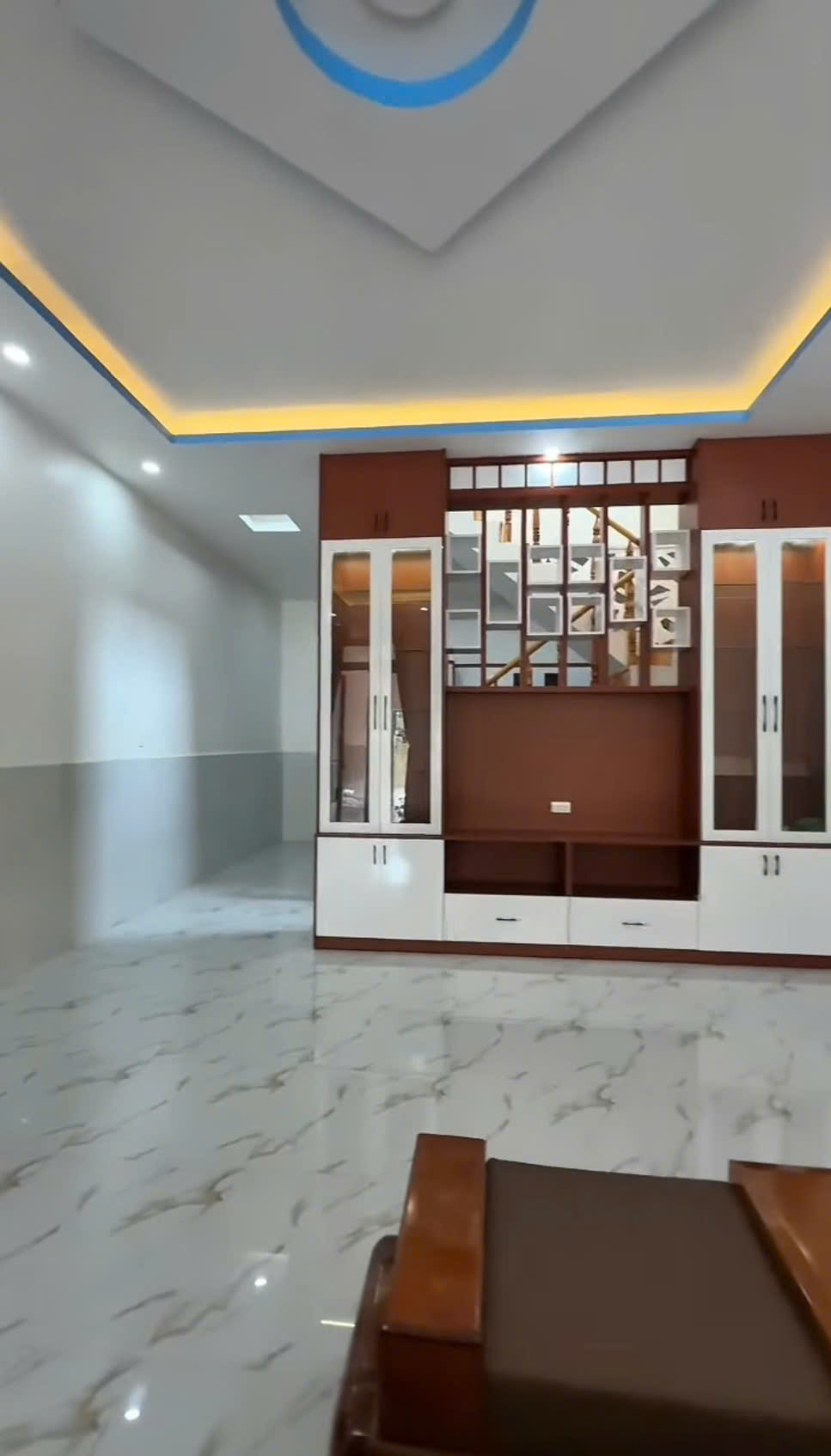 Cho thuê nhà nguyên căn 4 phòng ngủ full nội thất có sân đậu ô tô giá 8 triệu đường Đăng Gia Lạc 16020794