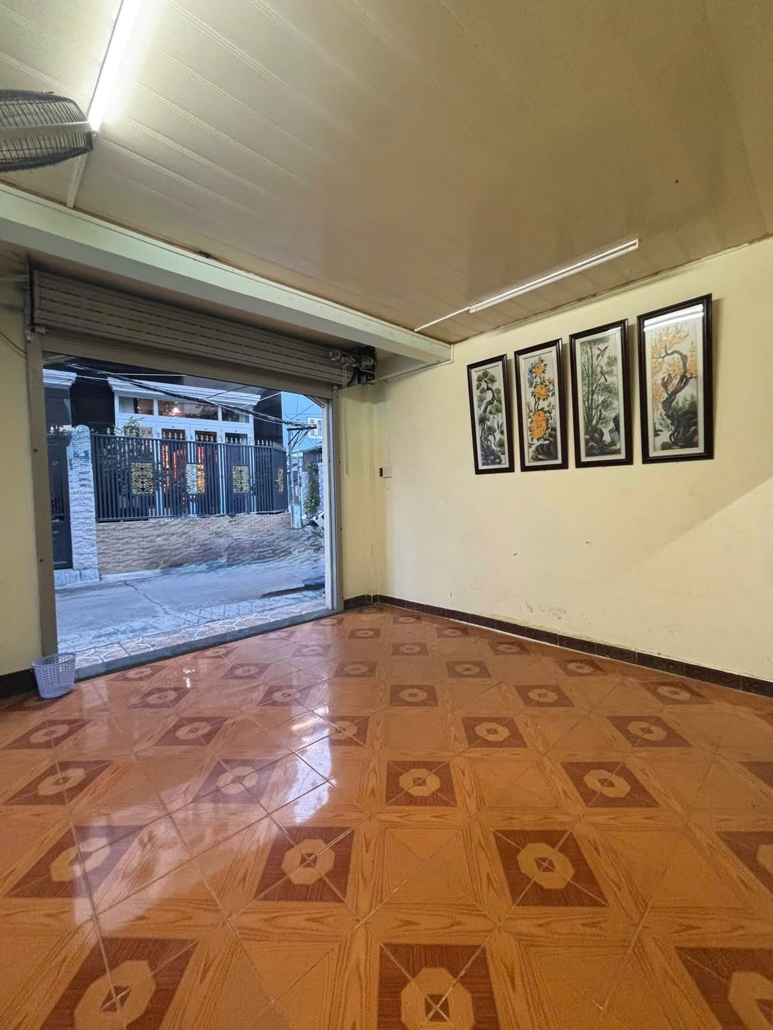 NHÀ HẺM Ô TÔ GẦN BIỂN HÒN CHỒNG P.BẮC NHA TRANG 16020973