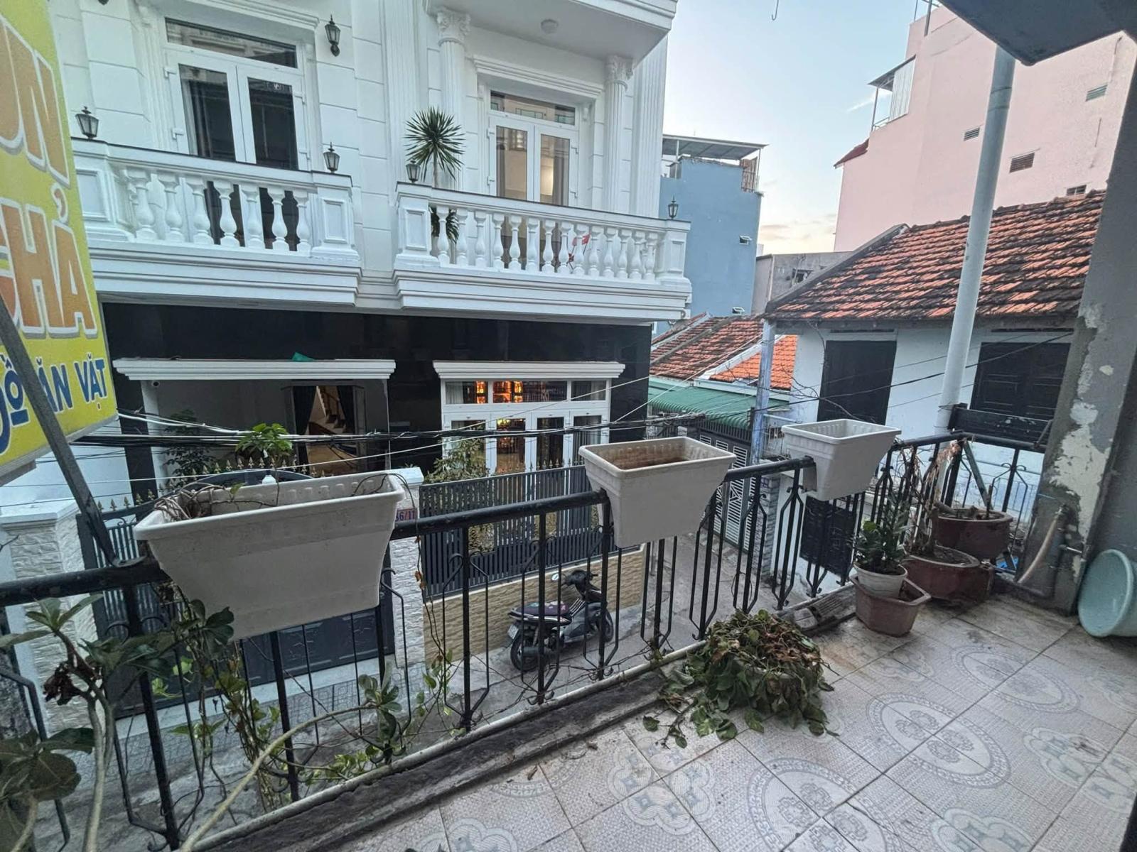 NHÀ HẺM Ô TÔ GẦN BIỂN HÒN CHỒNG P.BẮC NHA TRANG 16020973