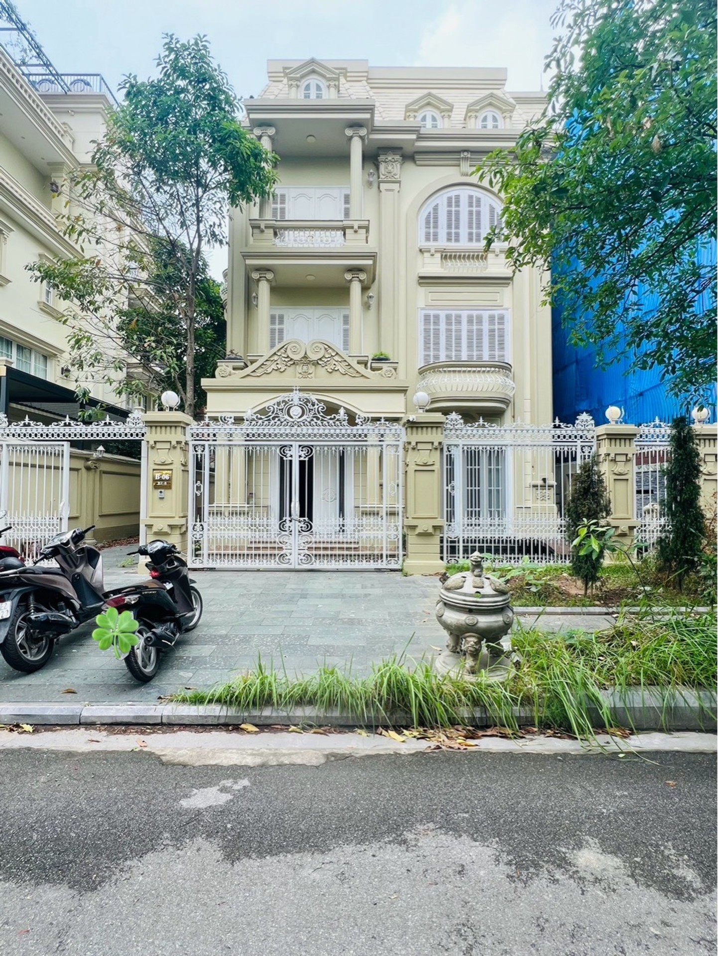 biệt thự Việt Hưng 79 tỷ 240m mặt tiền 15m,dân trí cao 16021052