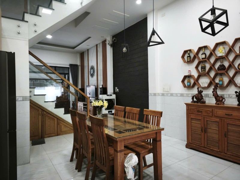 Bán nhà 3 tầng đường Số 11, Linh Xuân, Thủ Đức, TP HCM. DT 65m2, giá 6,88  tỷ, sổ hồng riêng. 16021328