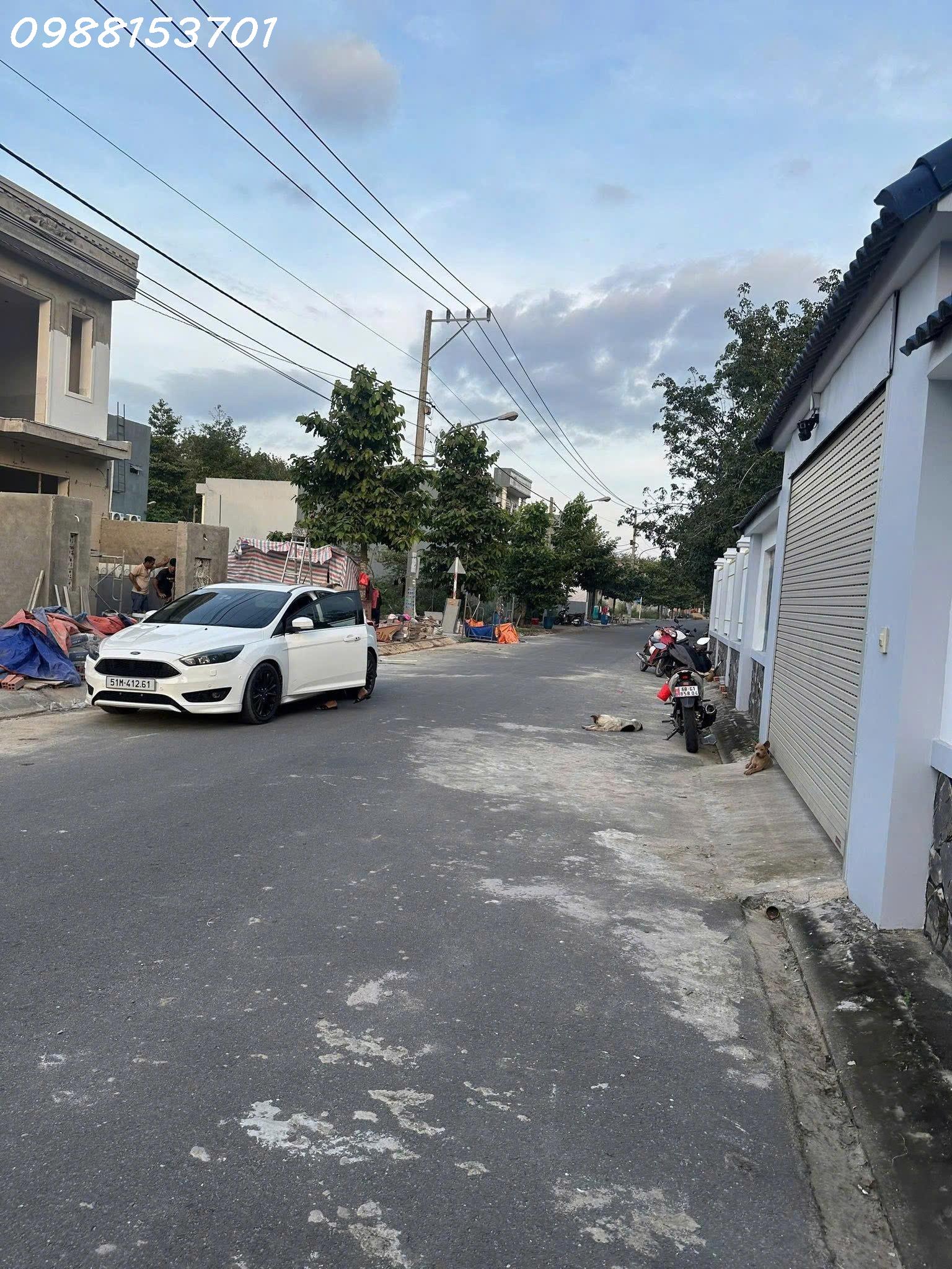 Bán đất tặng nhà câp 4 đường Lò Rèn, xã Long Hòa DT 135m2, 1.7 tỷ, pháp lý đầy đủ 16021401