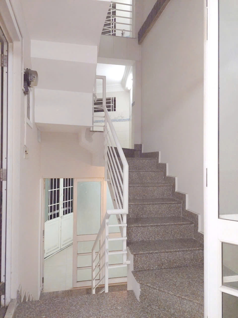 Nhà mới 4 tầng sát đường Huỳnh Mẫn Đạt P4Q5 16021474