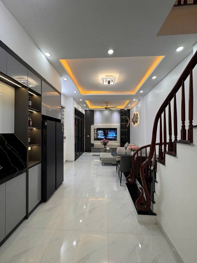 Bán Nhà Giáp Bát. Hoàng Mai. Lô Góc. DT 40m2. MT 9m. 5 Tầng. Giá 9.9 Tỷ. 16021551