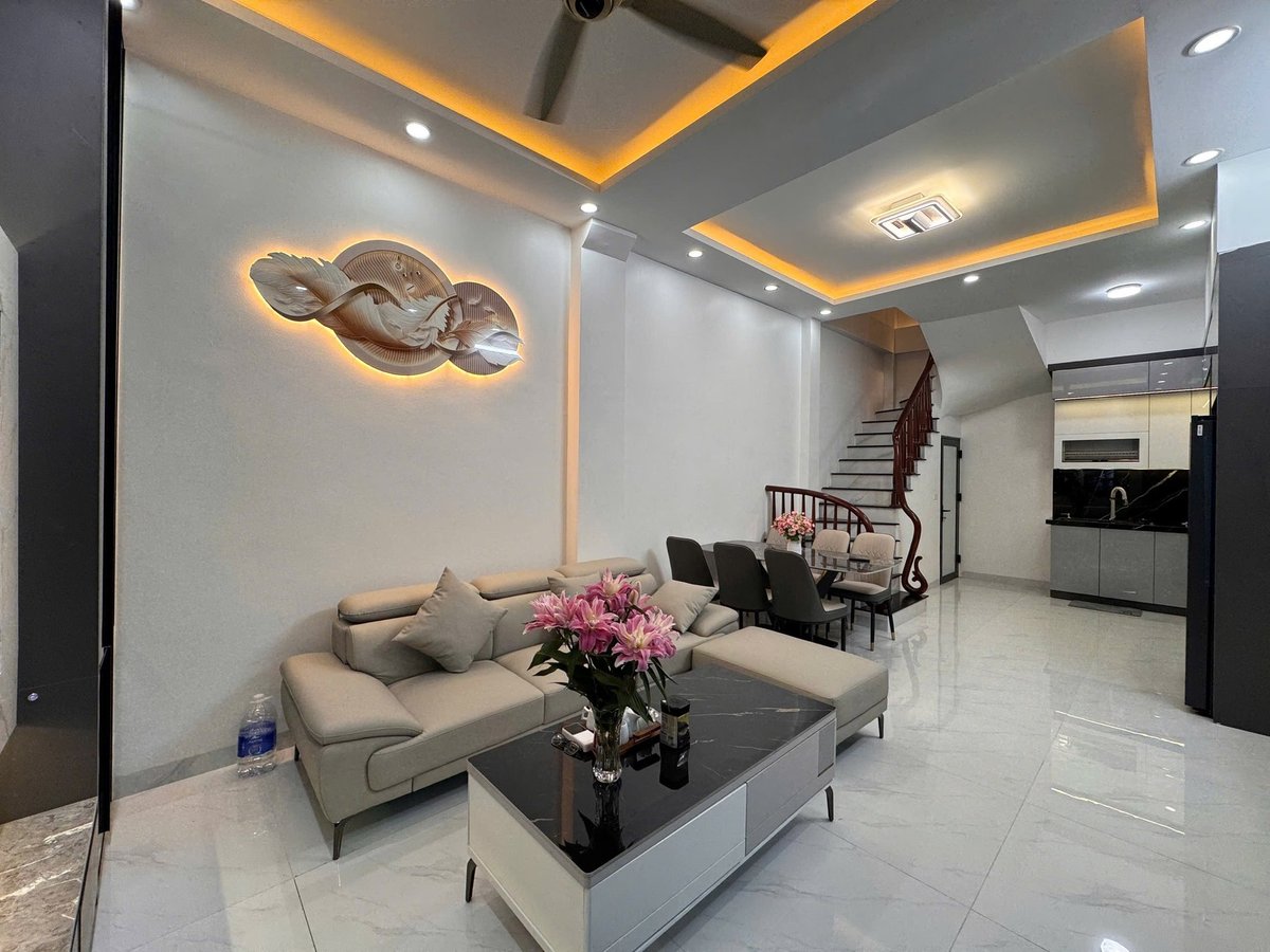 Bán Nhà Giáp Bát. Hoàng Mai. Lô Góc. DT 40m2. MT 9m. 5 Tầng. Giá 9.9 Tỷ. 16021551