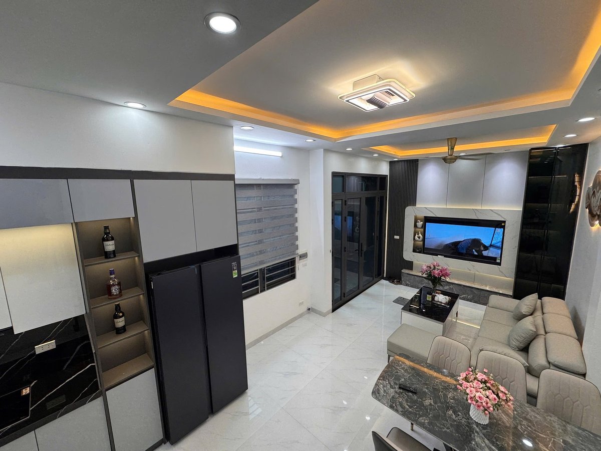 Bán Nhà Giáp Bát. Hoàng Mai. Lô Góc. DT 40m2. MT 9m. 5 Tầng. Giá 9.9 Tỷ. 16021551