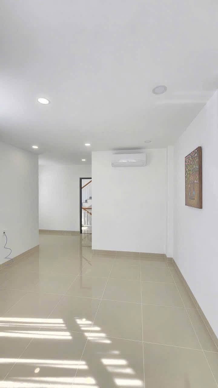 Siêu Phẩm Nhà Đẹp Căn Góc 2 Mặt Tiền Vị Trí Đẹp Trung Tâm - Giá 8,5 Tỷ - Tp Nha Trang 16021718