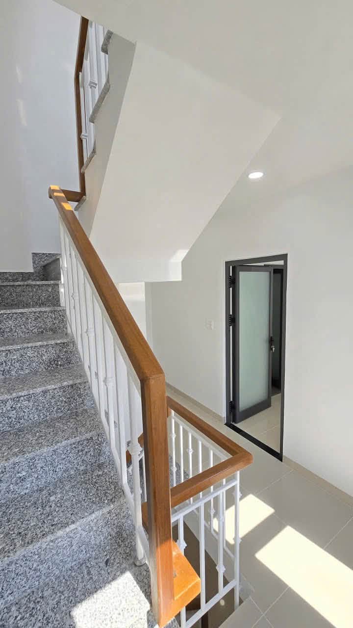 Siêu Phẩm Nhà Đẹp Căn Góc 2 Mặt Tiền Vị Trí Đẹp Trung Tâm - Giá 8,5 Tỷ - Tp Nha Trang 16021718