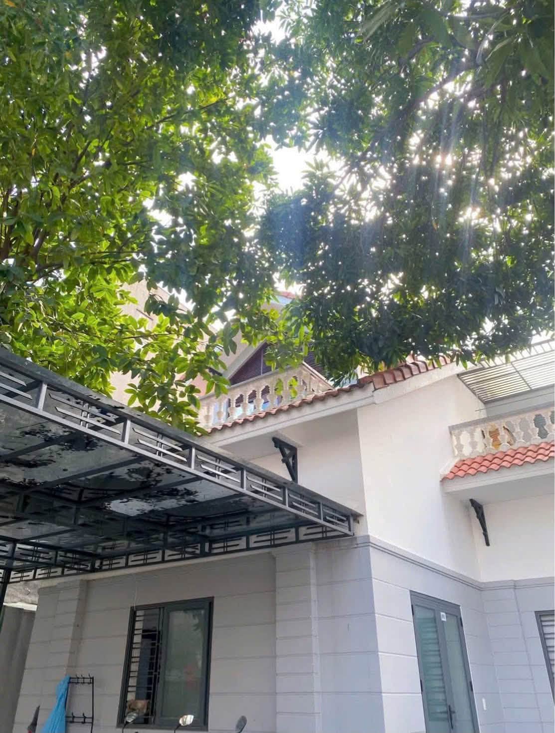 Cần bán Villas – Trưng Nữ Vương, Hải Châu, Đà Nẵng
Dòng tiền sẵn: 30 triệu/tháng
DT: 286m², ngang 16021836