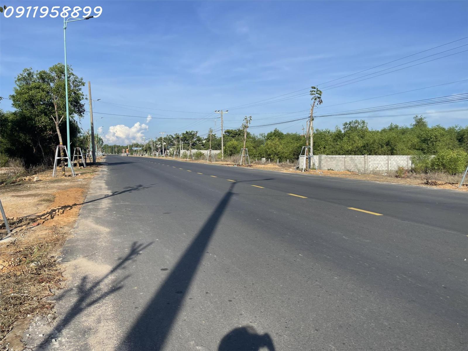 Bán 23.5m x 63m đất thổ cư mặt tiền Hùng Vương, Lagi giá rẻ 9.39tr/m2 view biển 16021849
