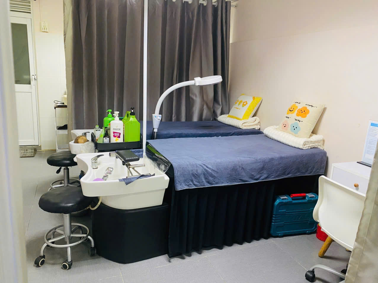 SANG NHƯỢNG TIỆM NAIL – MI – GỘI ĐẦU ĐẦY ĐỦ NỘI THẤT, VÀO KINH DOANH NGAY 16021857