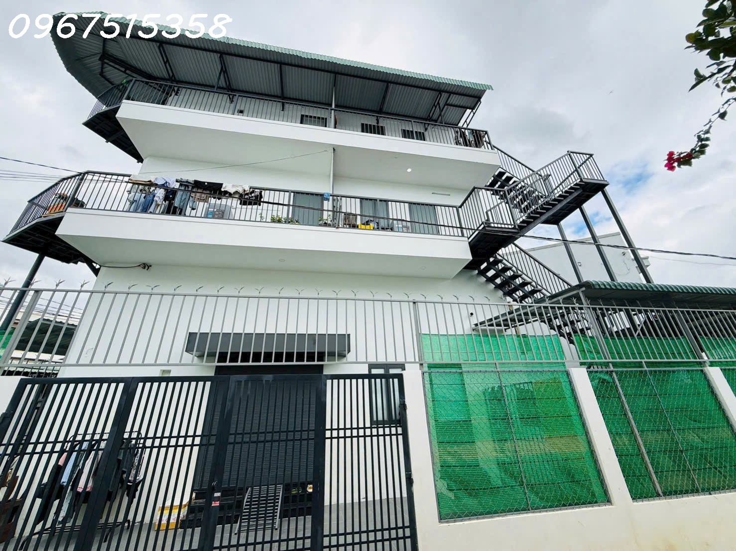 nhà tại Vĩnh Ngọc góc 2 mặt tiền 3 tầng ngang gân 16m sẵn 6 phòng trọ thu 15tr/tháng 16021878