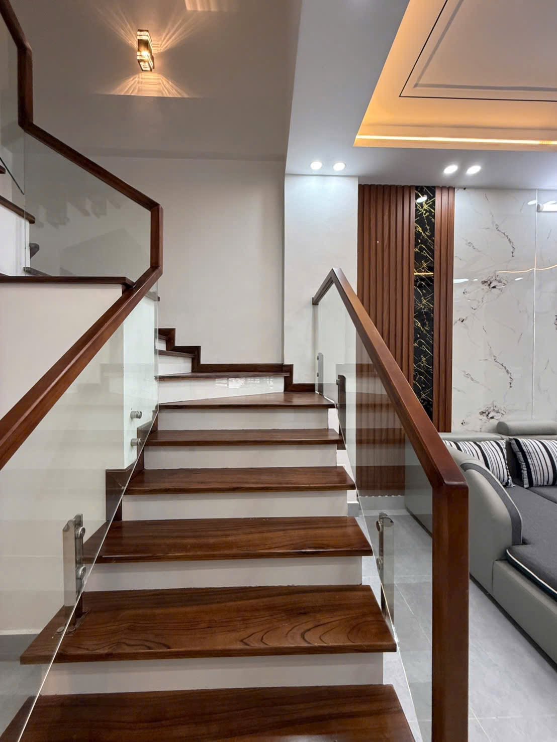 Bán nhà 3.5 tầng ngõ phố Nguyễn Chí Thanh, ph Tân Bình, TP HD, 70m2, mt 4m, 3 ngủ, 3.x tỷ 16021951