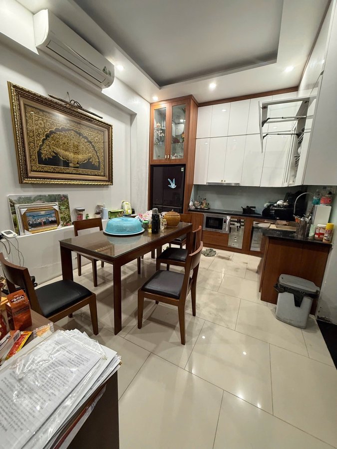 Bán Nhà Nguyên Hồng. Đống Đa. Ô Tô. DT 70m2. MT 6.5m. 5 Tầng. Giá 31.2 Tỷ. 16021964