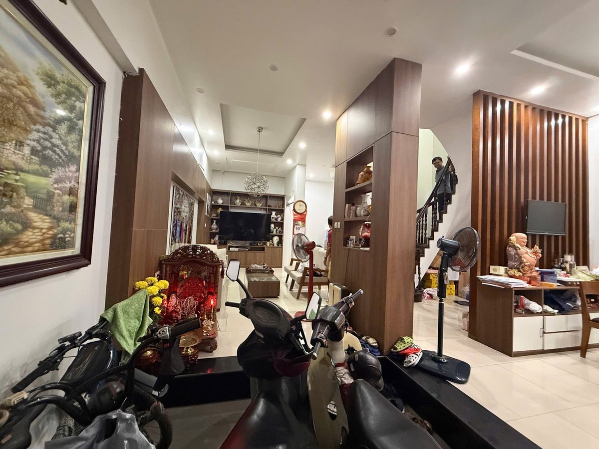 Bán Nhà Nguyên Hồng. Đống Đa. Ô Tô. DT 70m2. MT 6.5m. 5 Tầng. Giá 31.2 Tỷ. 16021964